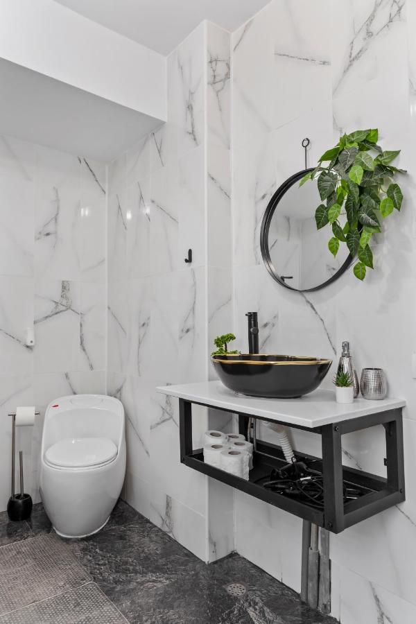 Cozy Special City Center - Old Town Apartment With Terrace Βουκουρέστι Εξωτερικό φωτογραφία